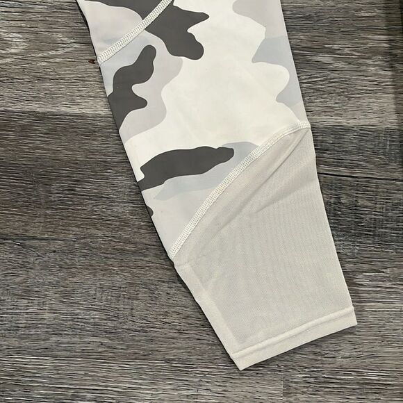 Carbon38 Thirty8 Honor Crop White Camo high rise mesh bra (S) leggings (M) VGUC - Picture 10 of 12